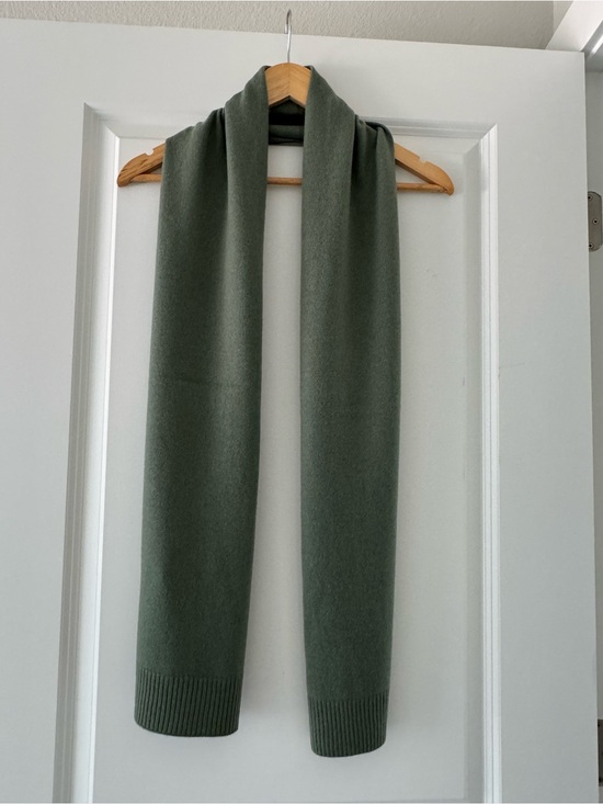 Parish LA Accessories - Women's Green Cashmere Knit Scarf